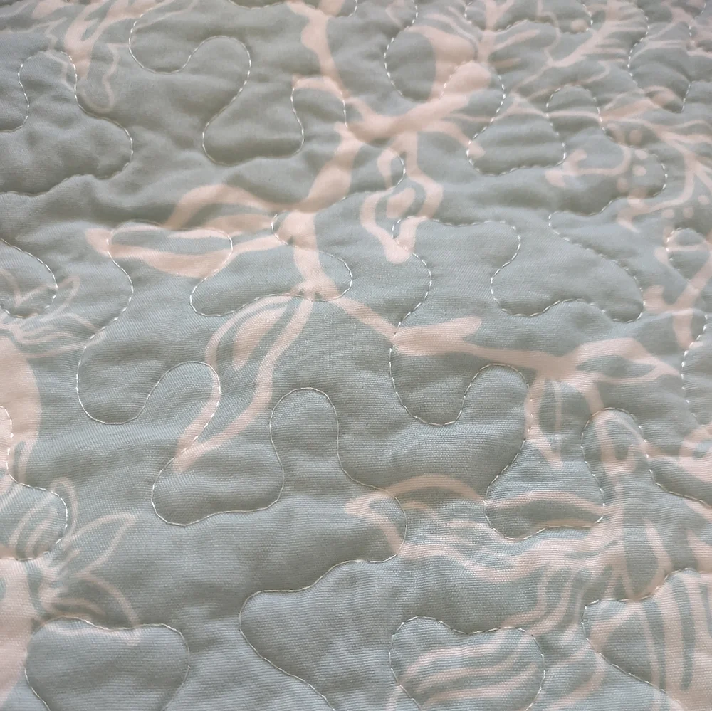 One Reversible Quilt Bedspread Blue White Floral Diamonds